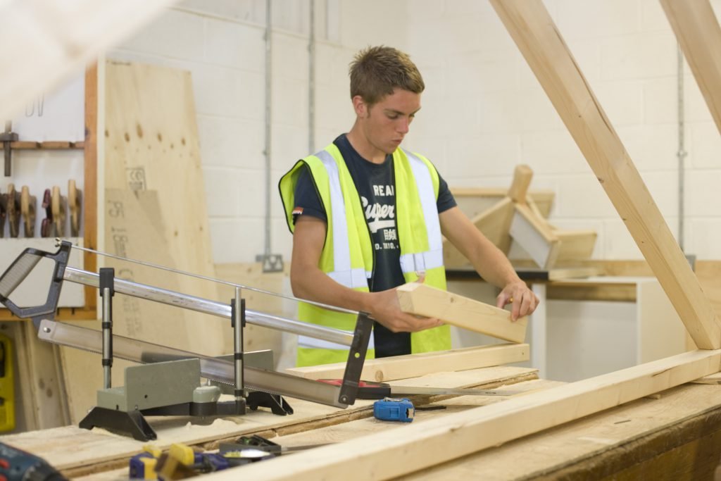 Key Benefits of Hiring Joinery Works in Abu Dhabi for Your Project